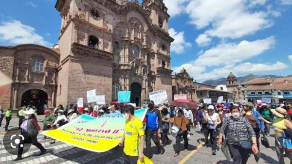 Avanza marcha hacia Lima para exigir renuncia de la presidenta de Perú