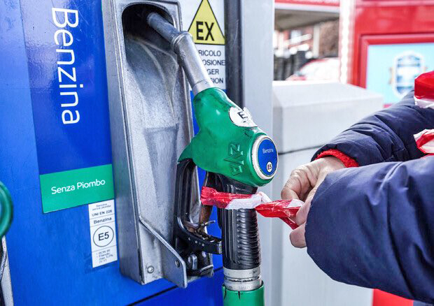 Gasolineros italianos inician paro contra medidas del Gobierno