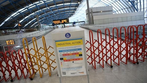 Huelga de trabajadores ferroviarios se reanuda en Reino Unido