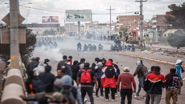 Represión policial deja un muerto y más de 20 heridos en Cusco