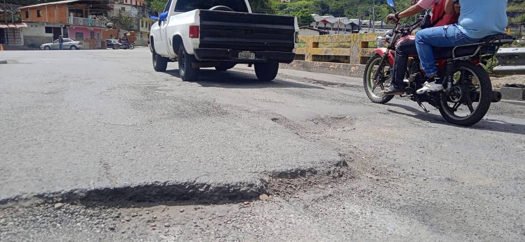 Puente en El Paso es intransitable