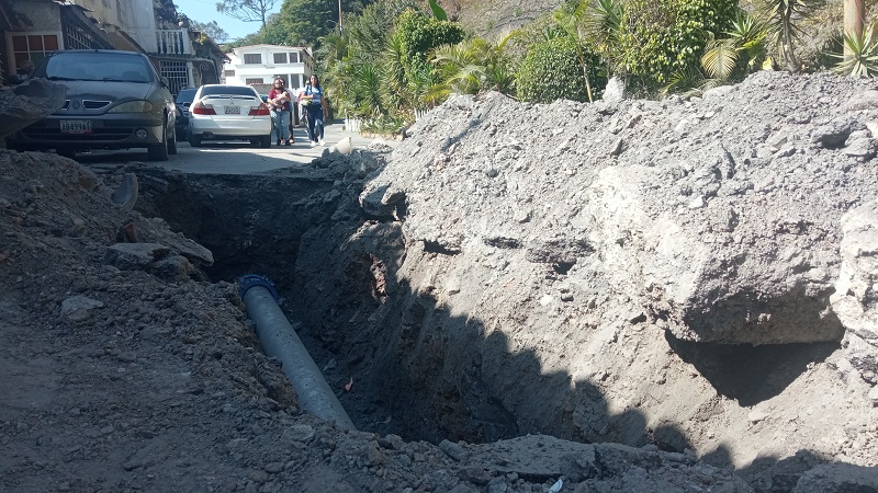 <strong>Tubería rota afecta carretera de La Macarena</strong>