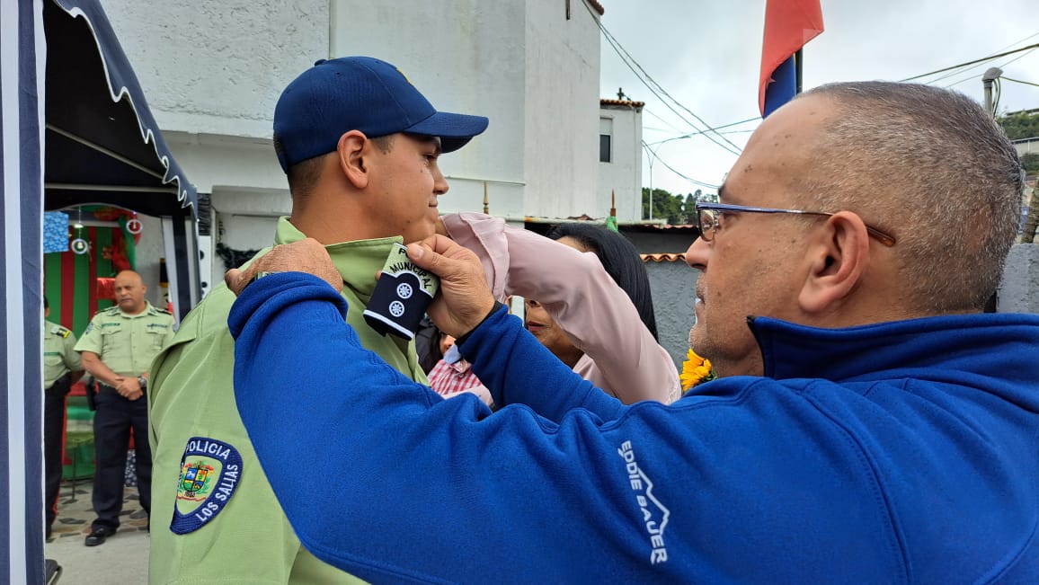 13 funcionarios fueron ascendidos en Los Salias