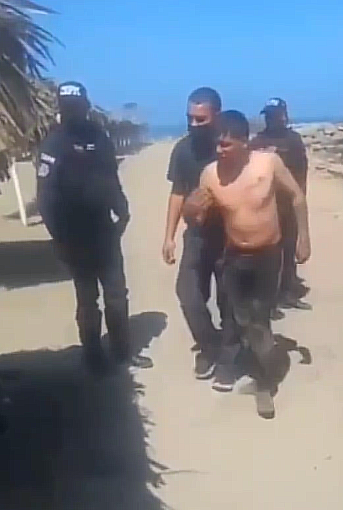 Policías salvaron de ahogarse a cuatro personas en La Guaira