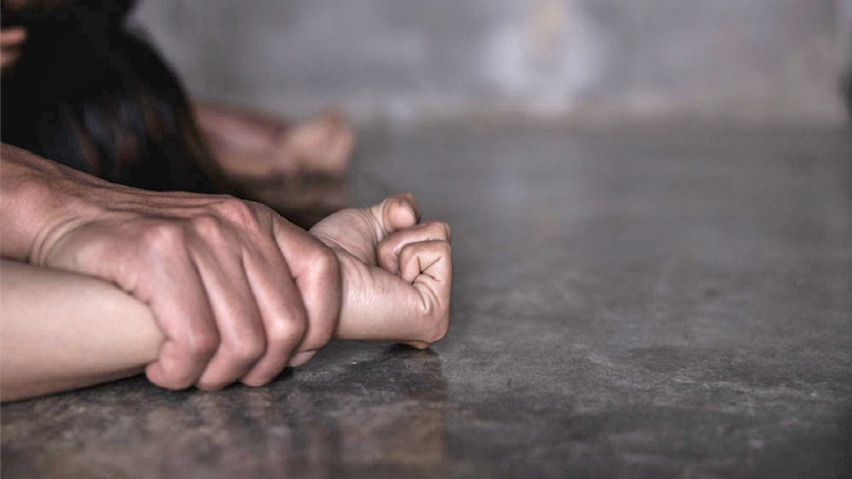 Mecánico obligaba a su hija de 14 a hacerle sexo oral