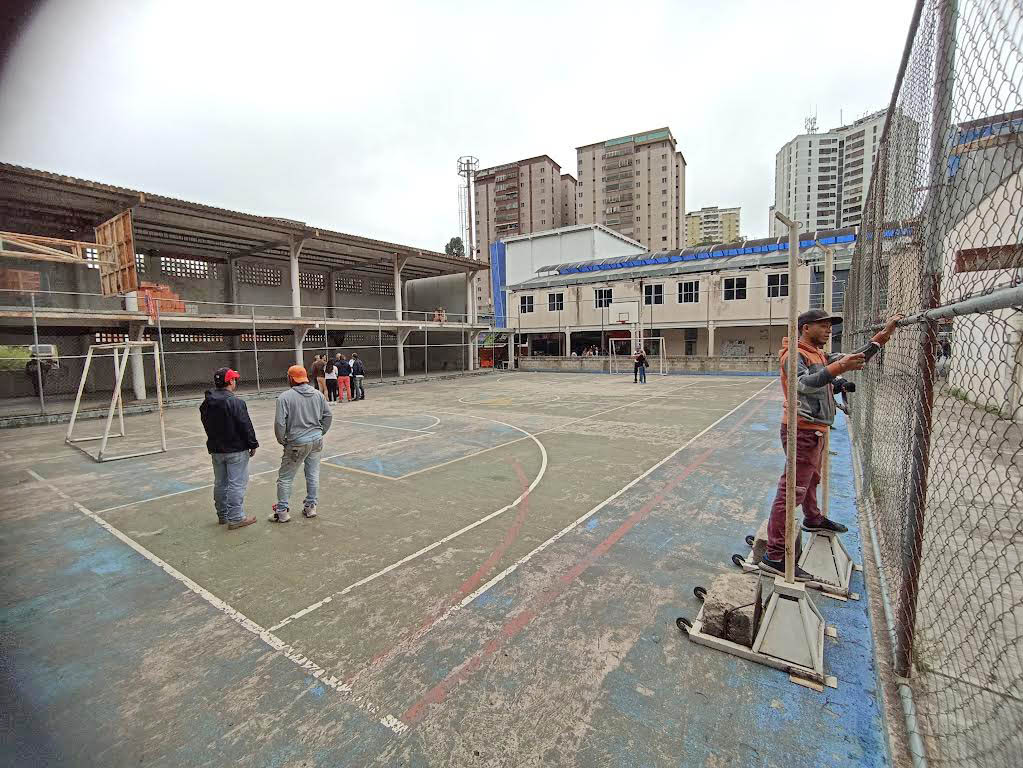 Inician trabajos de mantenimiento y reparación de cancha de Los Salias