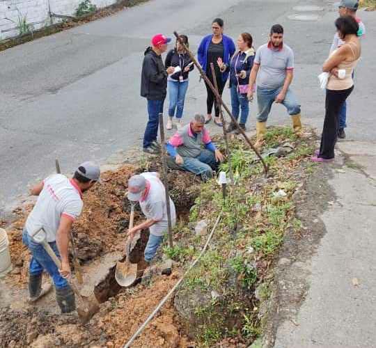 Avería en tubería afectaba a más de 300 familias