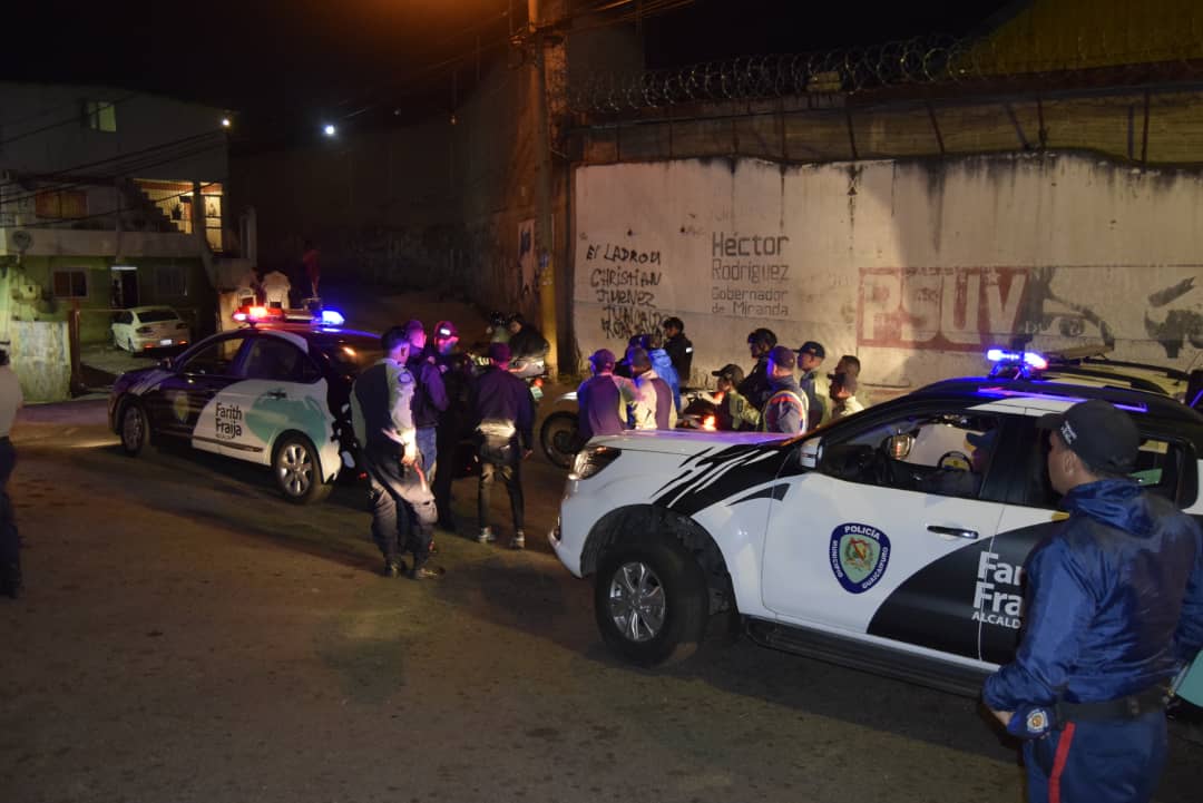 76 ciudadanos y 34 vehículos verificados en operativo policial