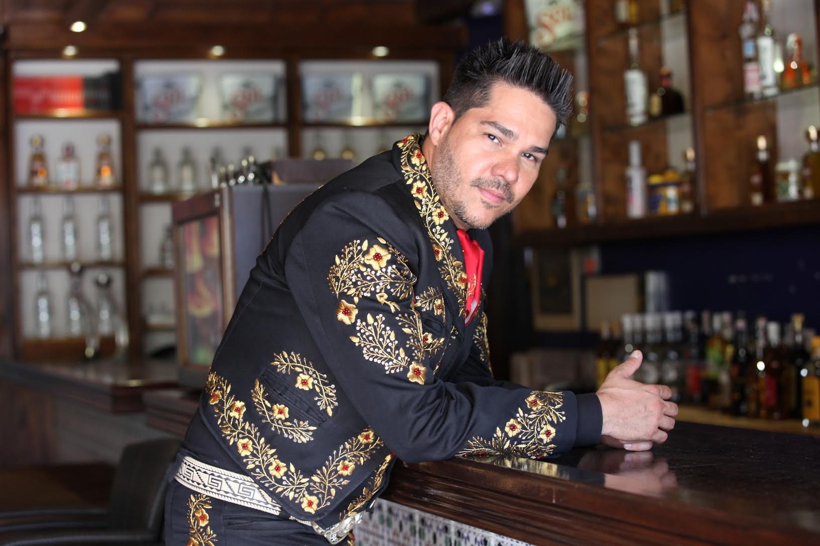 “Rancheras en inglés” Rafa Rodríguez muestra su video oficial con una increíble innovación musical  