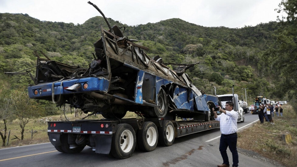 Panamá suspende temporalmente traslado de migrantes por accidentes de buses