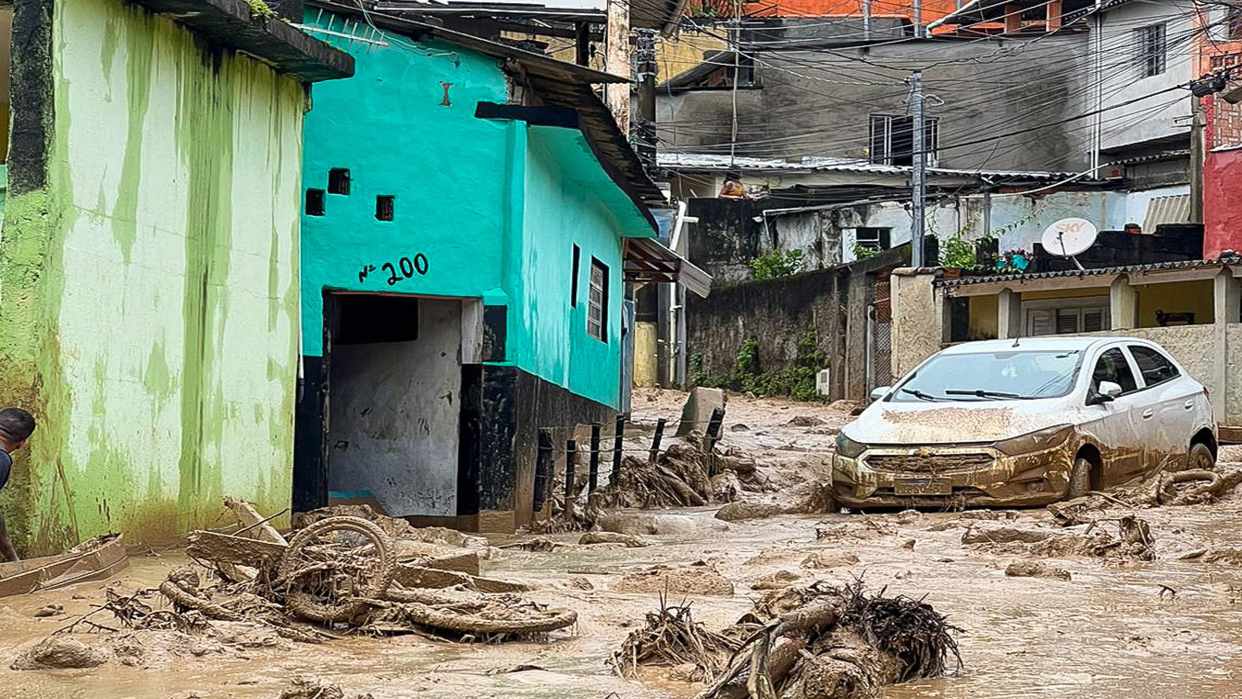 Buscan a decenas de desaparecidos tras temporal en Sao Paulo con 36 muertos