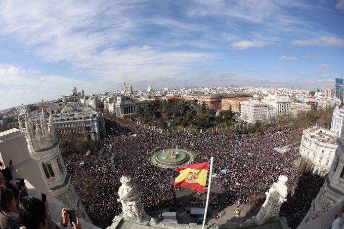 Miles de manifestantes salen en defensa de la salud pública en España