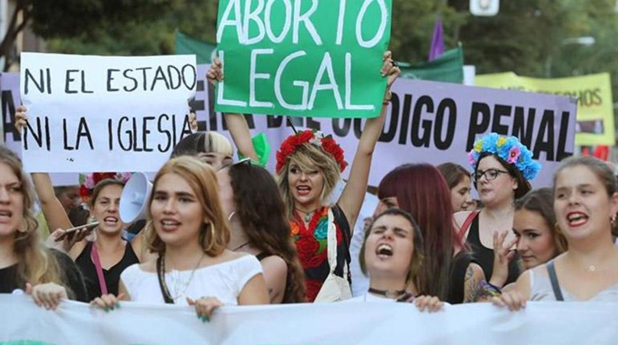 Parlamento español aprobó leyes sobre el aborto y la autodeterminación de género