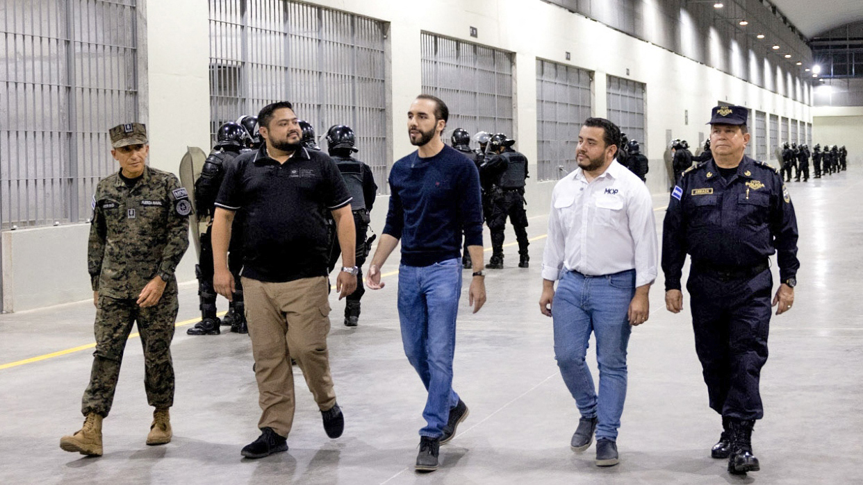 Inauguran en El Salvador la “cárcel más grande de América” con espacio para 40.000 detenidos