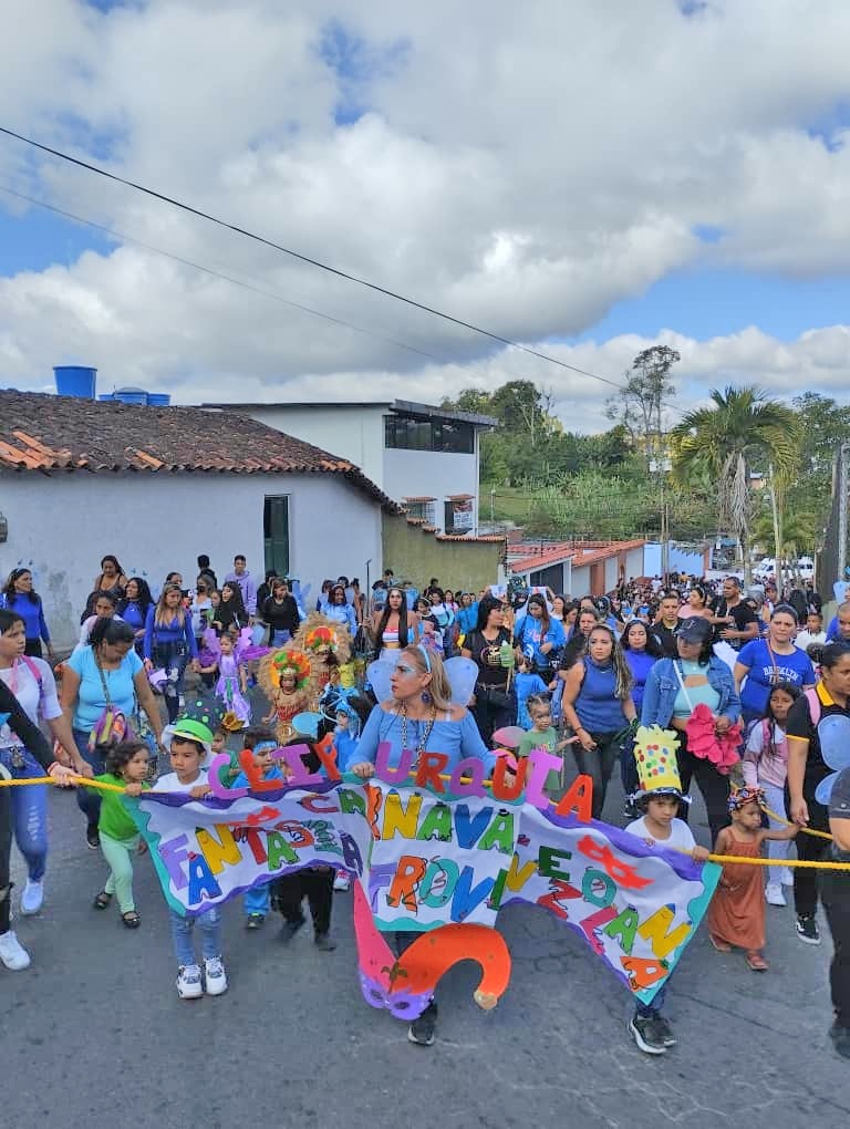 Más de 500 estudiantes de Carrizal dieron inicio a la fiesta del Rey Momo 