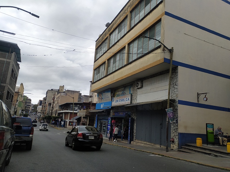 Comerciantes de Las Cuatro Esquinas afectados por bajones eléctricos