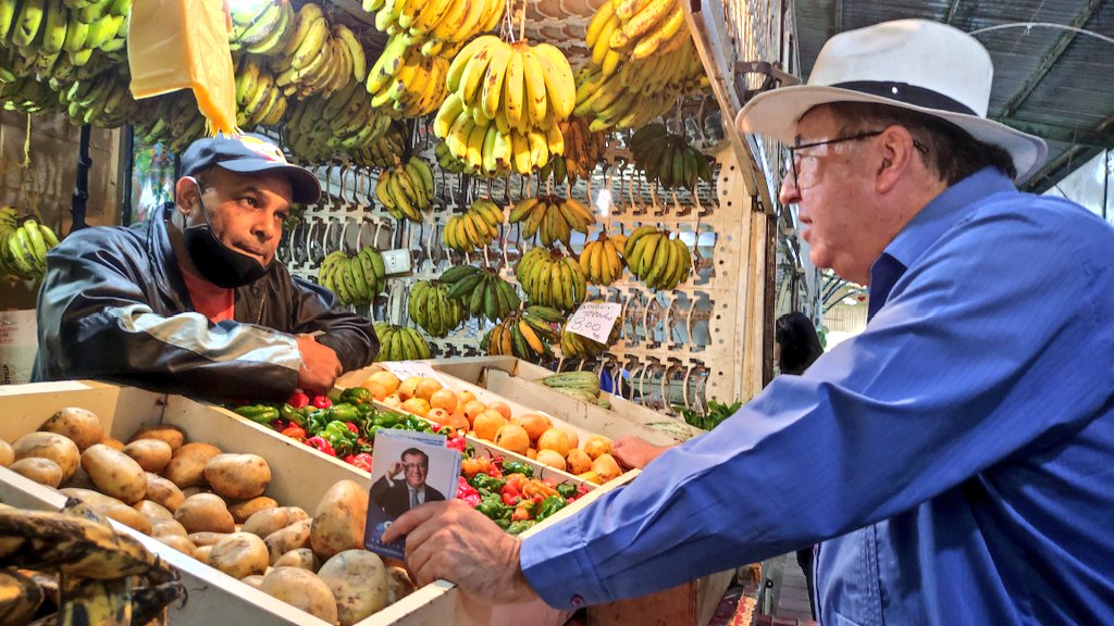 Pérez Vivas visitó a vendedores del Mercado de El Paso
