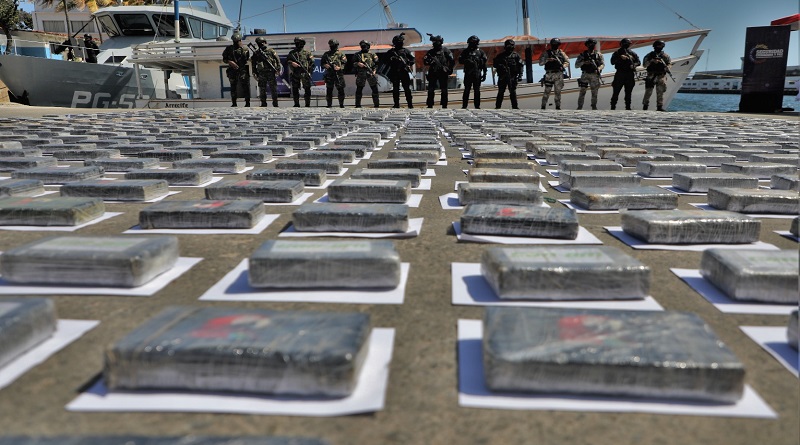 Interceptaron embarcación con mil 331 kilogramos de droga