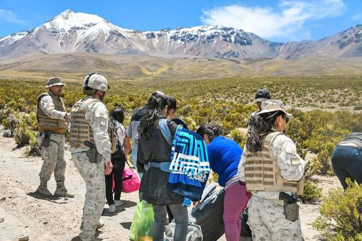 Chile militariza frontera norte para frenar migración