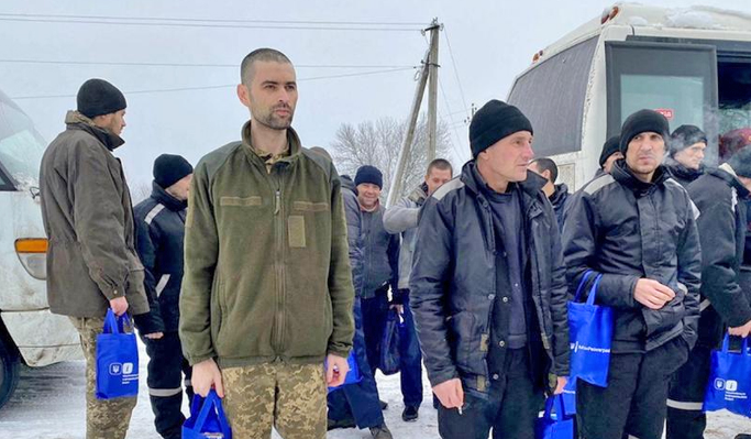 Rusia y Ucrania liberan a casi 180 soldados