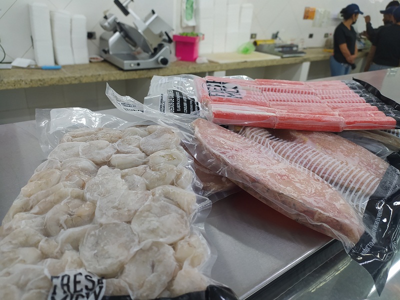 Exquisiteces del mar empacadas al vacío en Automercados Express