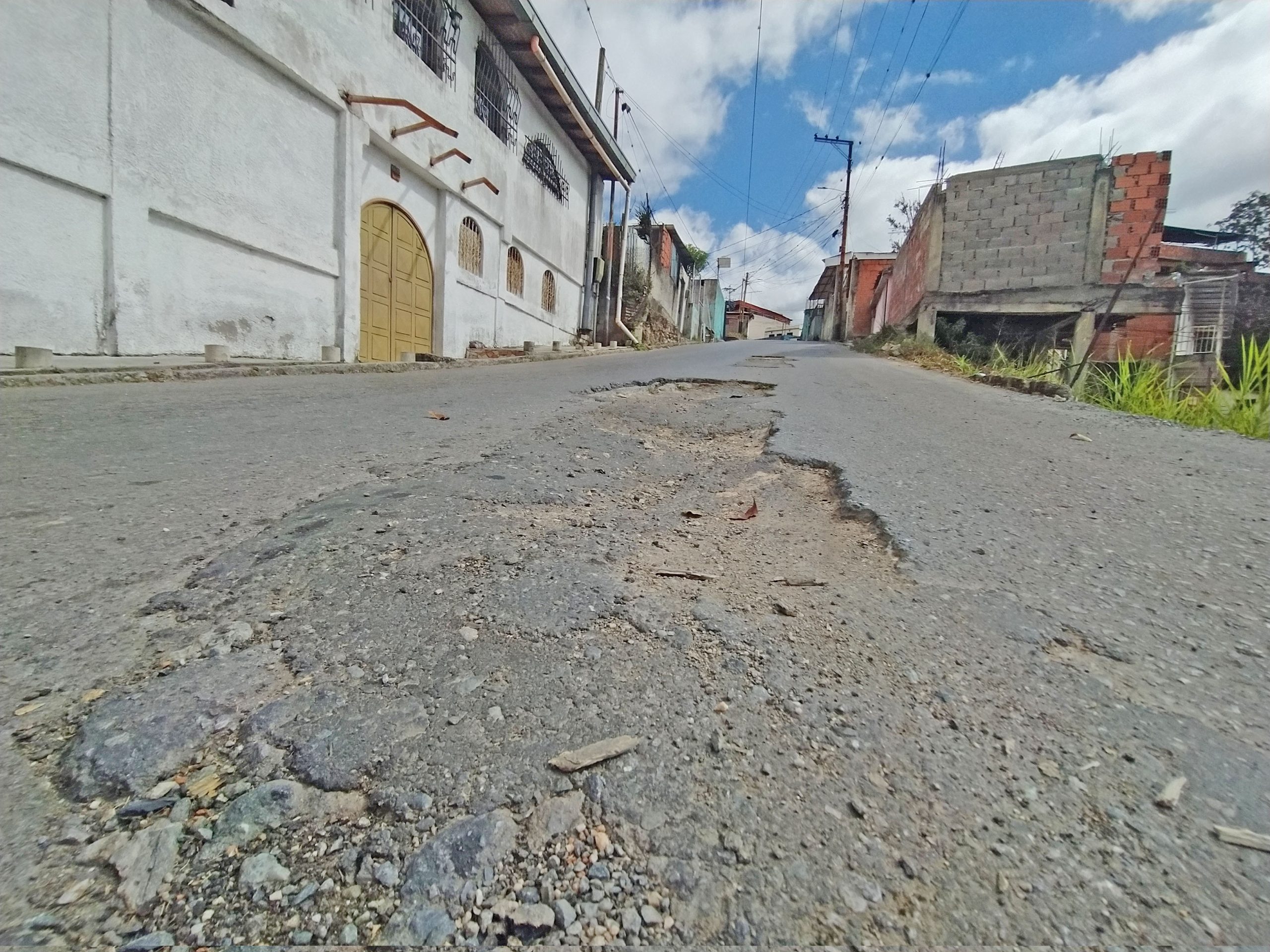 <strong>Vecinos de La Estrella claman por “un asfaltado digno”</strong>