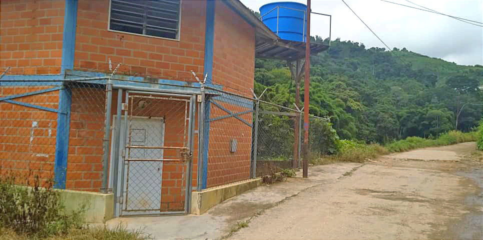<strong>Vecinos claman ayuda para recuperar ambulatorio de Río Arriba </strong>