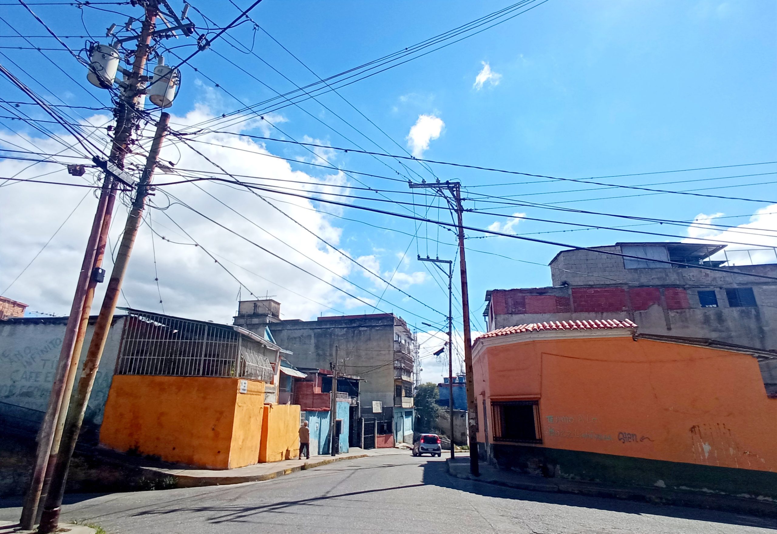 <strong>Apagón deja incomunicados a vecinos de la calle Ayacucho</strong>
