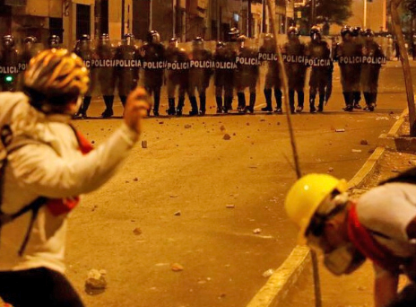 16 heridos y una comisaría incendiada en protestas en Perú