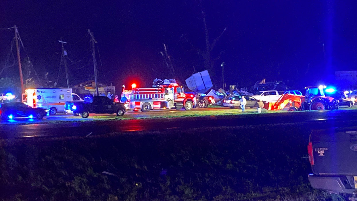 Un tornado deja al menos 21 muertos durante su largo paso por el estado de Misisipi