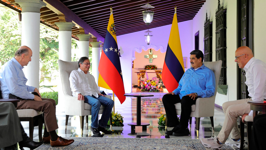 Presidente Maduro calificó de productivo encuentro con su homólogo de Colombia