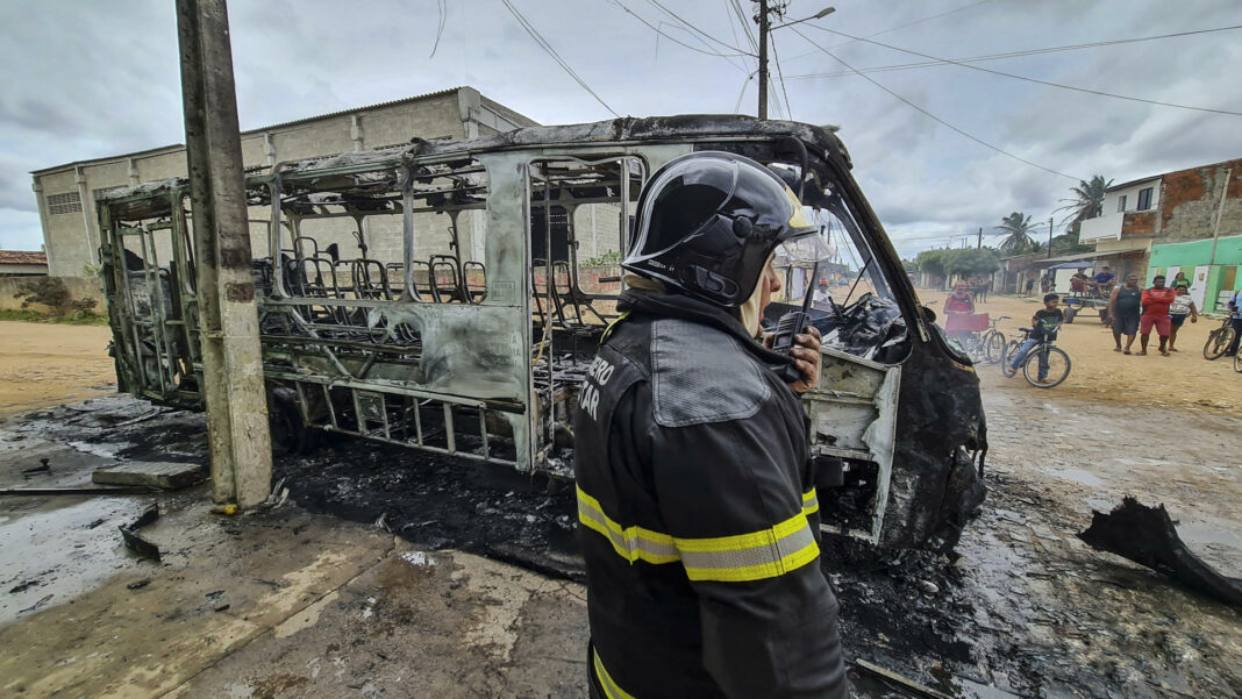 Ciudades del noreste de Brasil viven tercera madrugada de ataques criminales