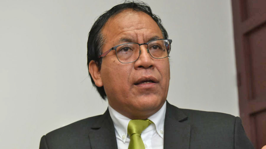 Congreso pide que impidan salir de Perú a exministros de Castillo