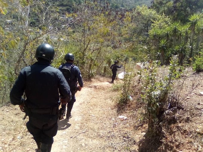 Atrapan a socio de “El Conejo” portando cargadores de FAL