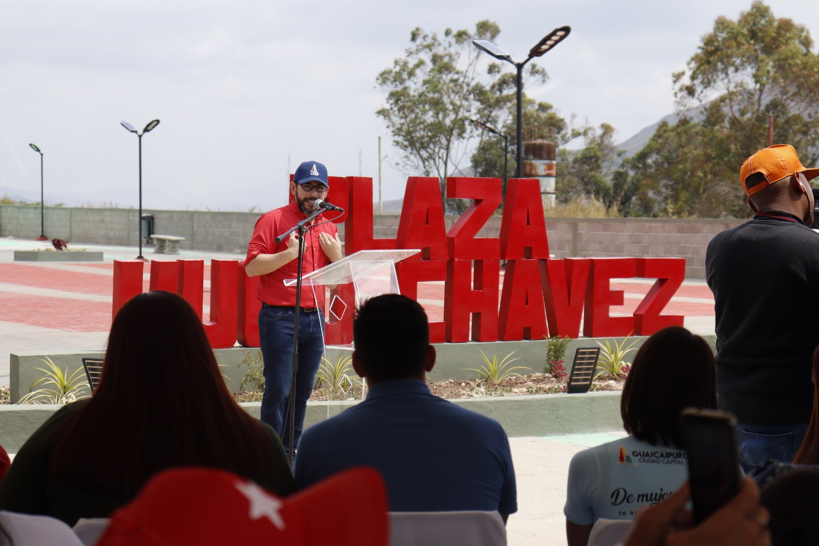 Fraija se compromete reubicar a comerciantes de El Chorrito