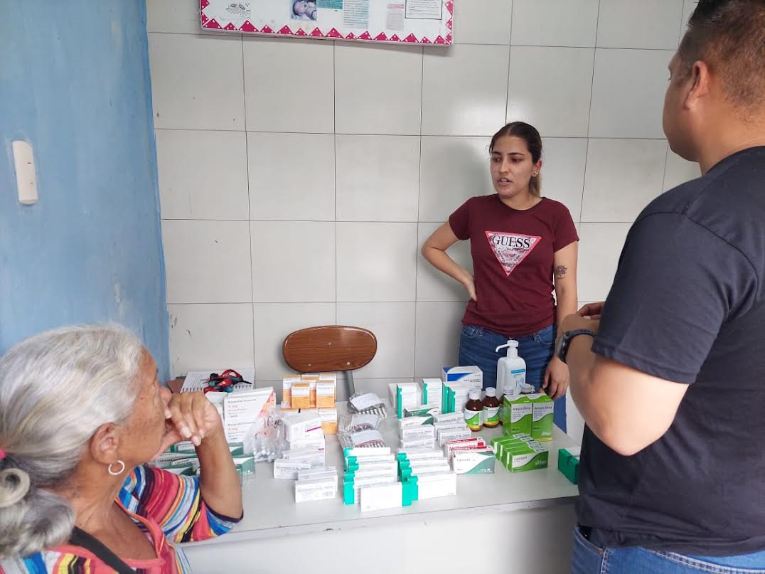 Donan 1.500 medicamentos al consultorio de Barola