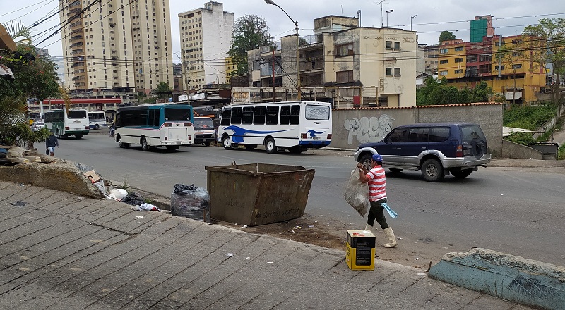 Piden poner orden en el contenedor de Matica Abajo