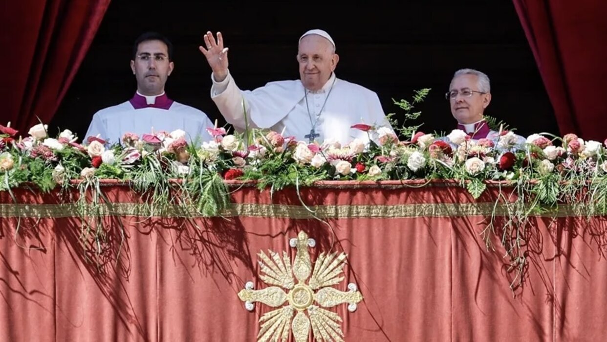 El papa ruega por la paz en Ucrania y Jerusalén en su mensaje de Pascua