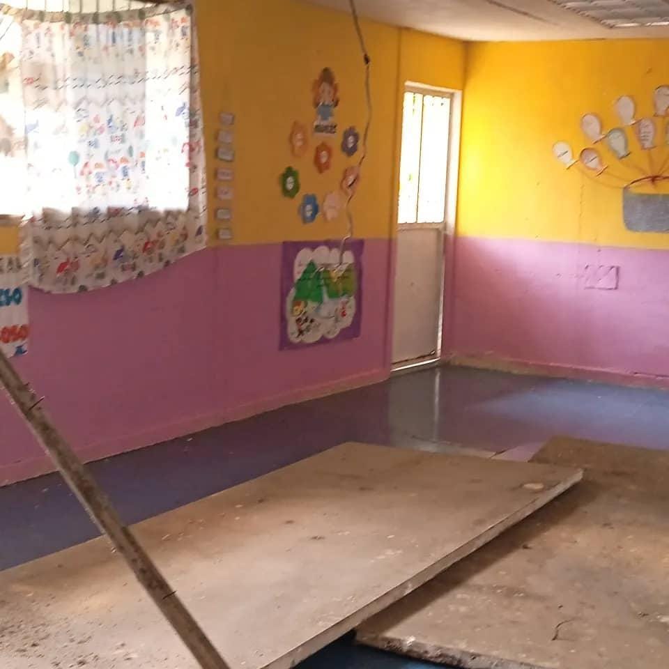 Se desplomó el techo de una escuela