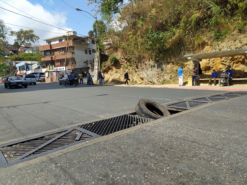 Dos accidentes por falta de alcantarillado en avenida Bertorelli Cisneros