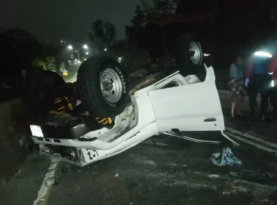 Dos muertos al chocar contra muro en la Panamericana