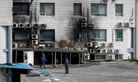 Asciende a 29 cifra de muertos por incendio en hospital chino