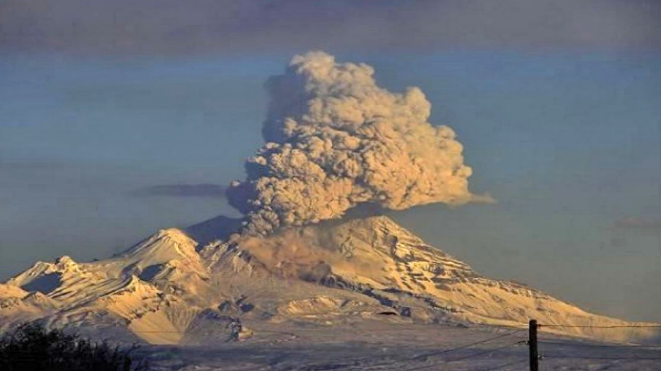 Erupción en Kamchatka enciende la alerta roja para la aviación