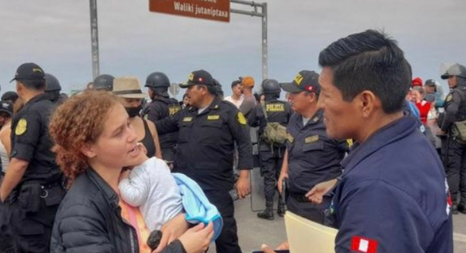 Venezuela pide respeto a derechos de migrantes varados en frontera Perú-Chile