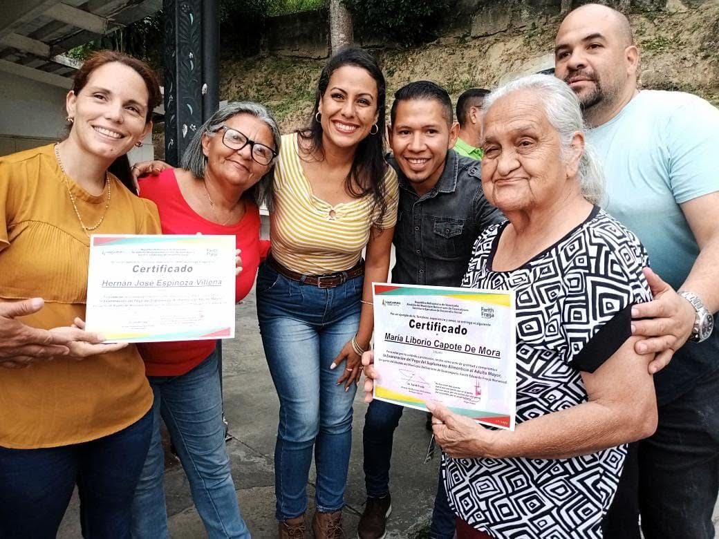 161 abuelos exonerados del pago de las bolsas CLAP