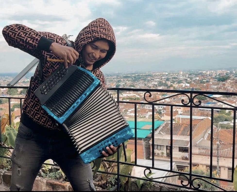 “La Protagonista” Llega de la mano de Alex Reales con una contagiosa fusión de ritmos