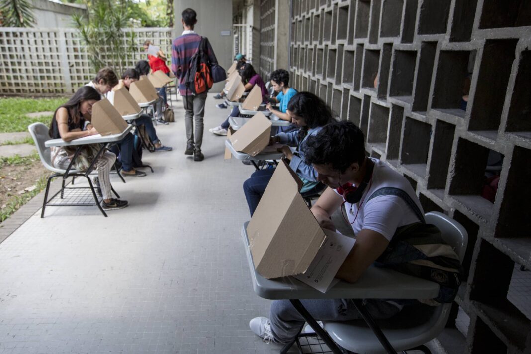 Más de 185 mil egresados votarán en la UCV