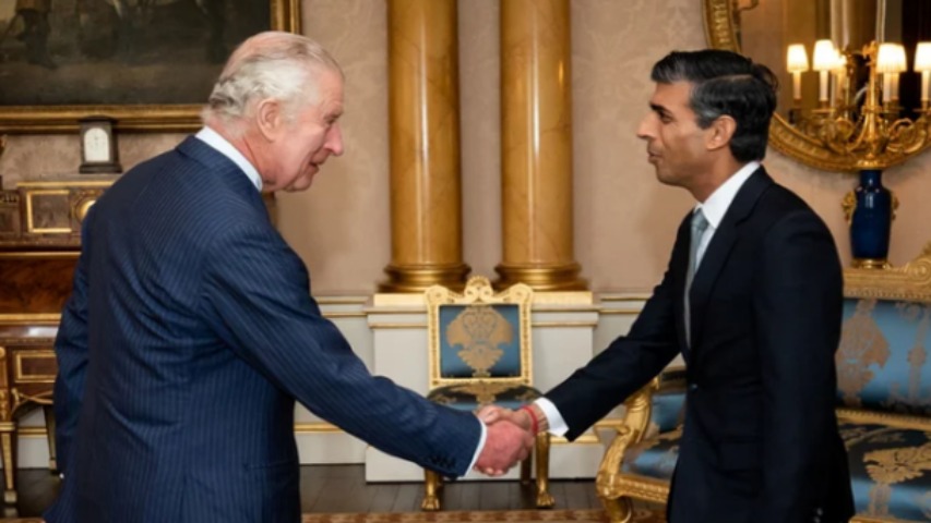 El primer ministro británico recibe a Carlos III en el Palacio de Westminster