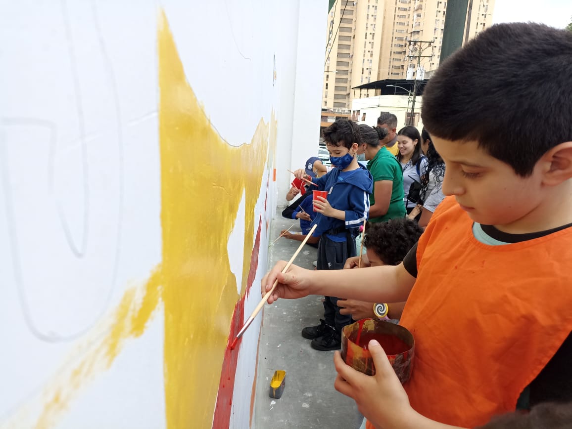 Replican mural de niños con TEA de El Tigre en Los Teques