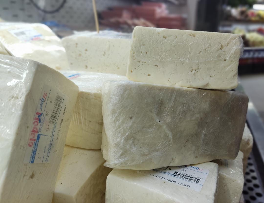 Queso duro se vende a $3.90 en Automercado Express